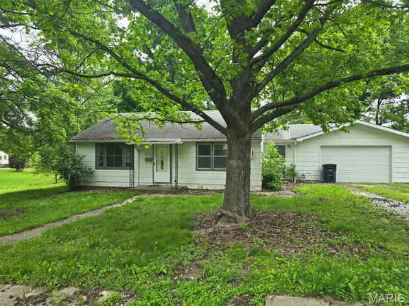 417 Hillside Ave, Hillsboro, IL 62049