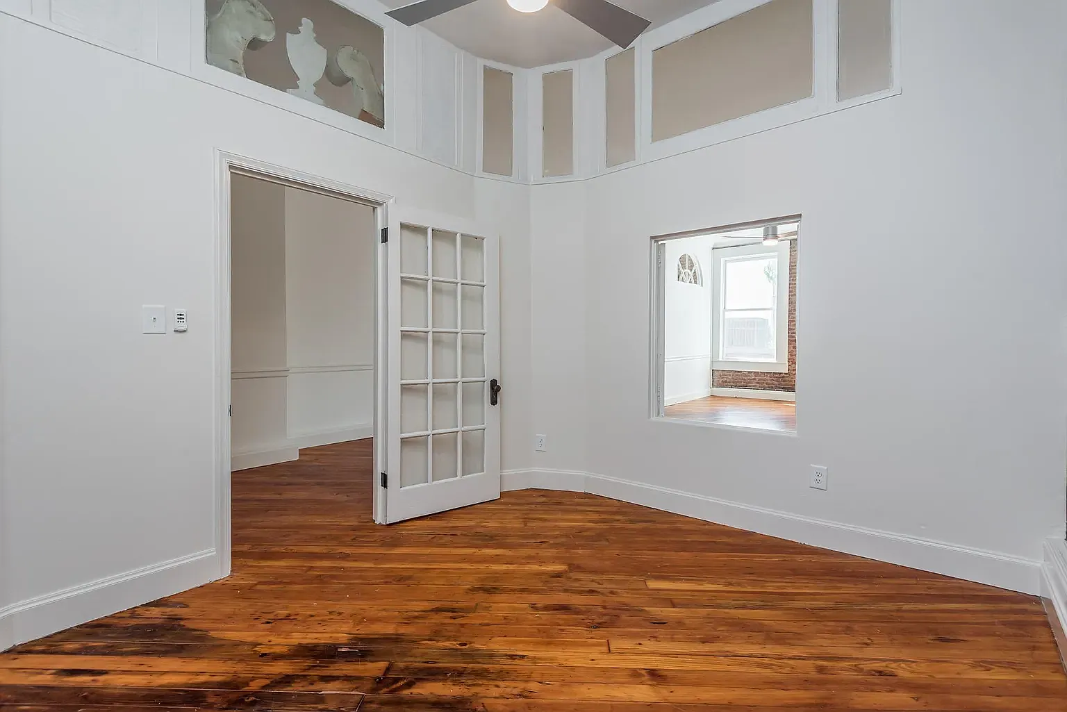 102 W Summit Hill Dr — Photo 2