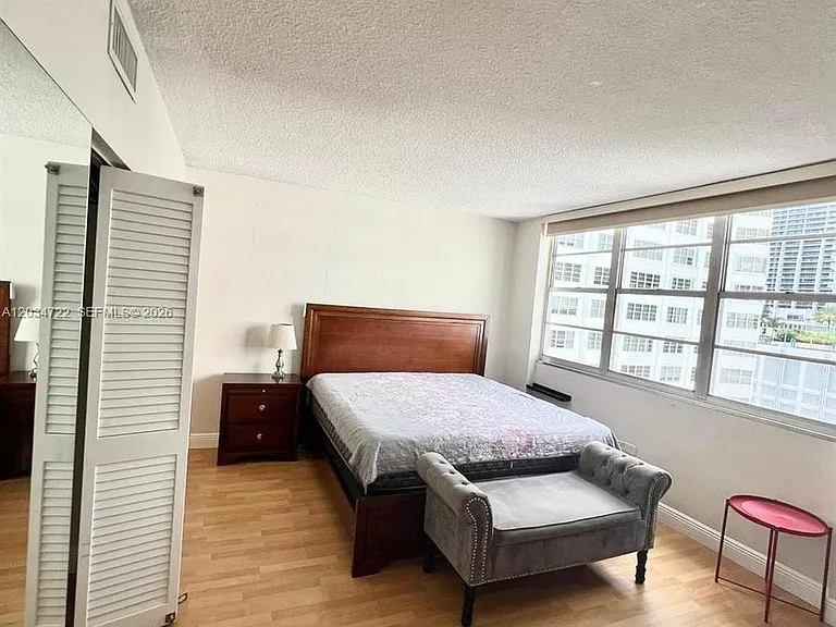 905 Brickell Bay Dr #1422 — Photo 22