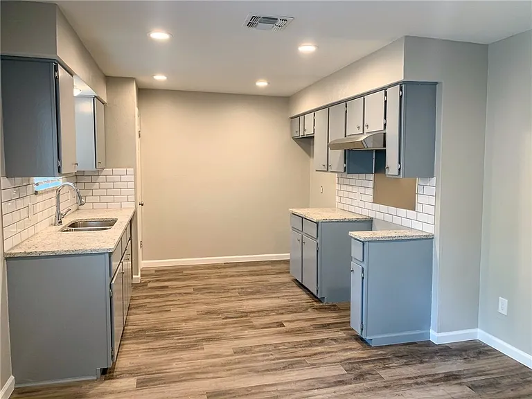 11640 Parkfield Dr — Photo 8