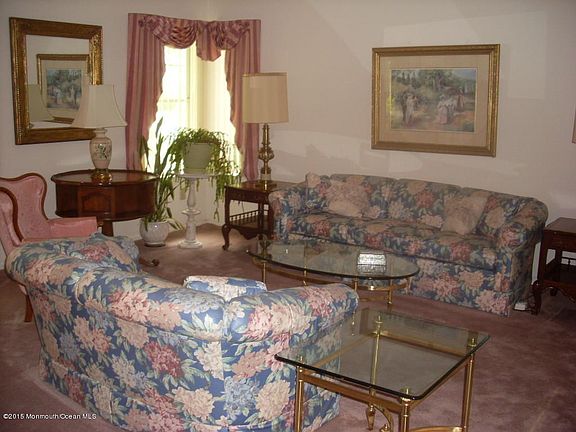 4th image of 976 Thornbury Lane #B
