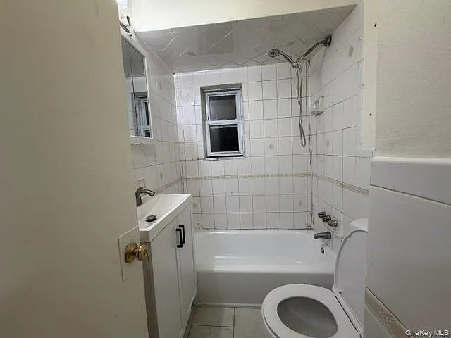 2 bed, 1.0 bath, 2071 sqft, $2,300 — Photo 3