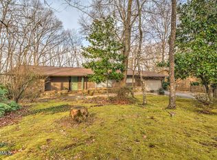 968 W Outer Dr, Oak Ridge, TN 37830