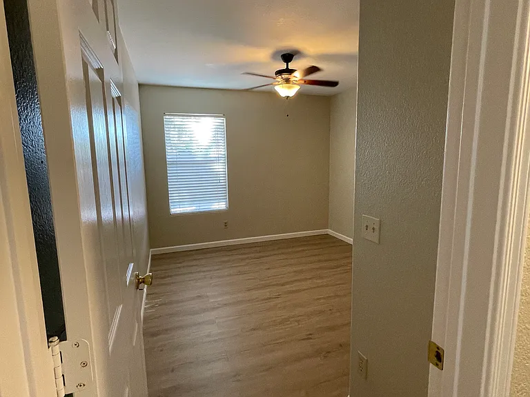 742 N Slate St — Photo 18