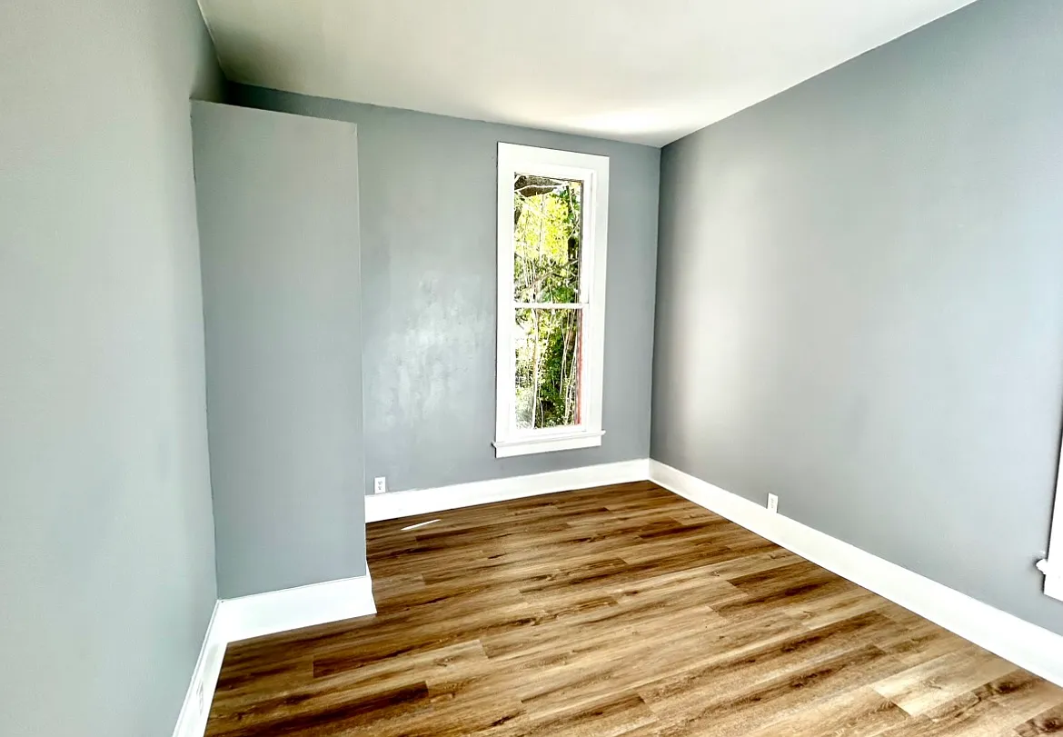 3 bed, $950 — Photo 2