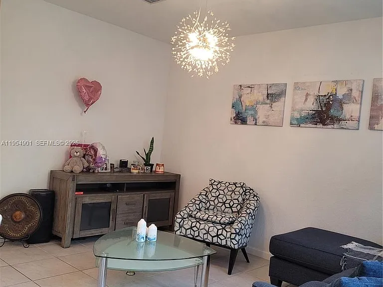 1015 SE 24th Ter #1015 — Photo 12