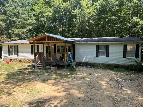 1144 Saura Woods Ln, Germanton, NC 27019