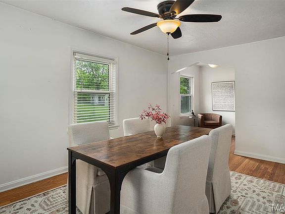 3rd image of 954 Sanders Dr