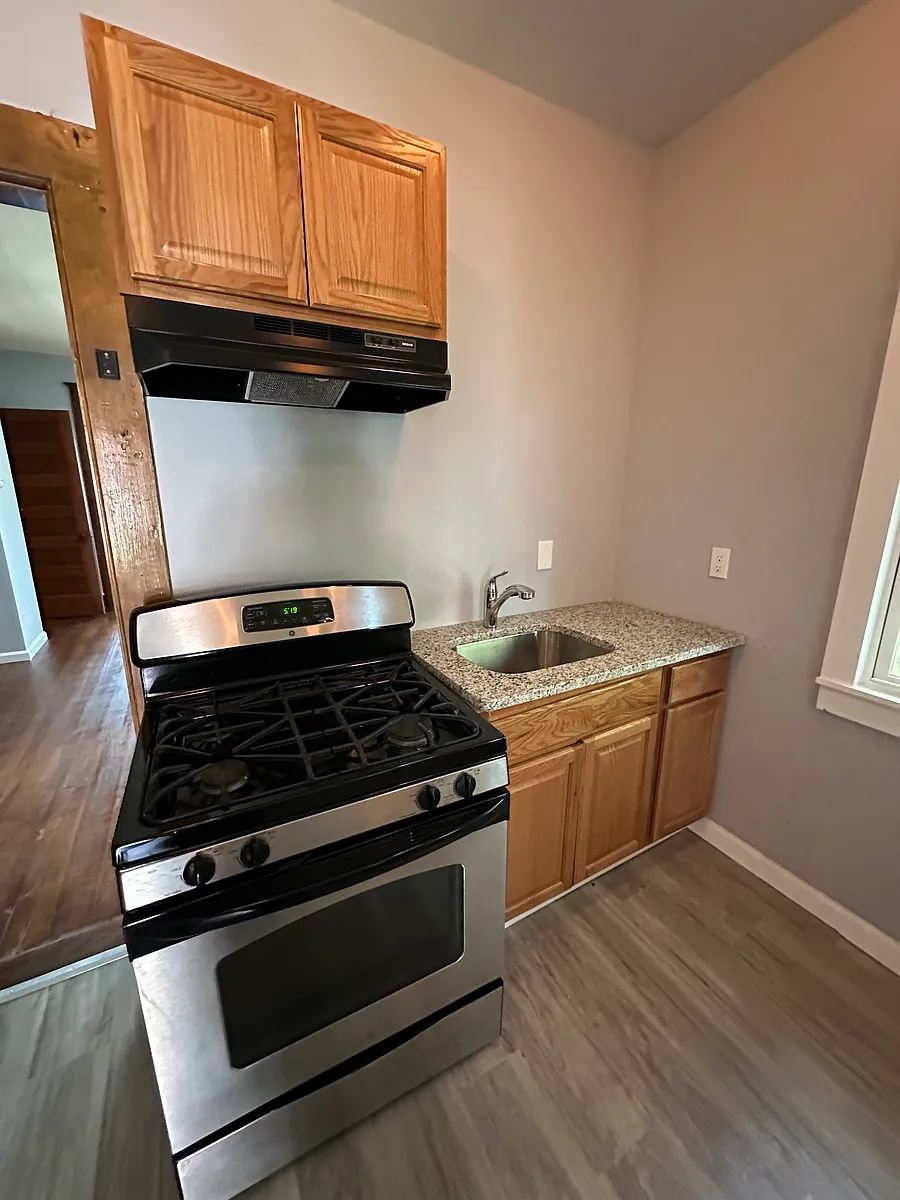 Building Photo - 114 Buckingham St #2