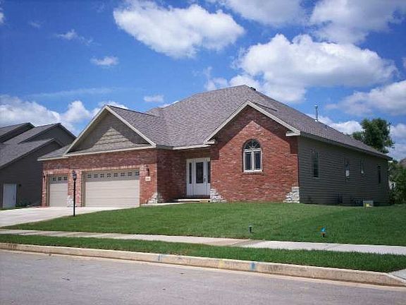 2nd image of 2001 W Forestglen Dr