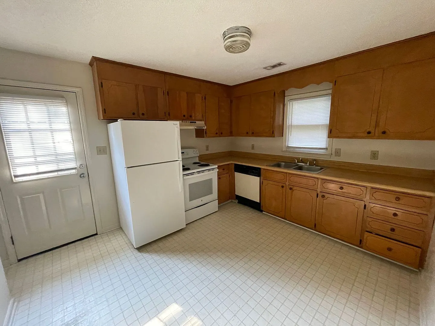 SHJ131-1135 Bridges Street — Photo 3