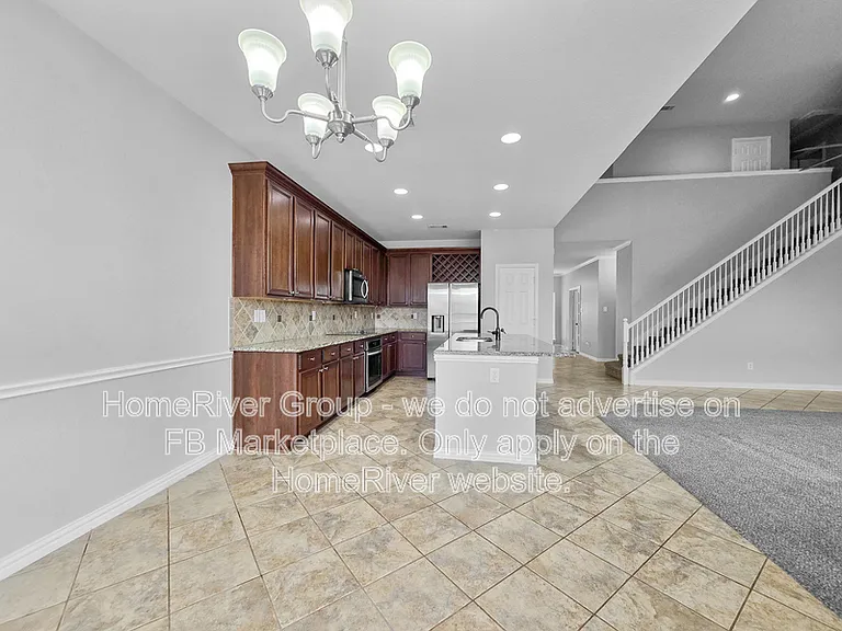 705 Champlain Ct — Photo 6