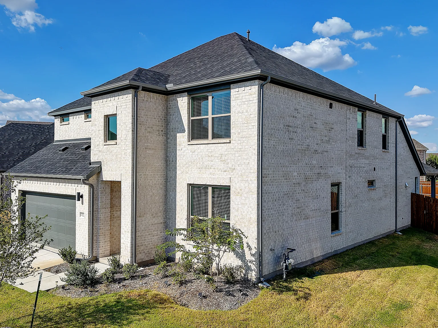 5 bed, 3617 sqft, $3,100 — Photo 3