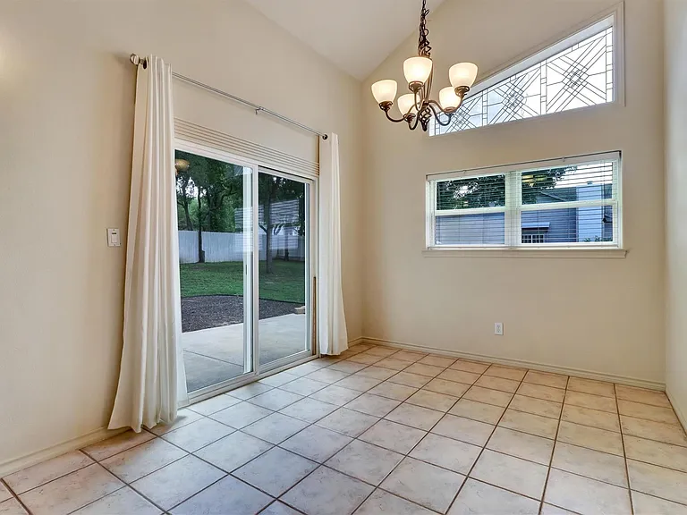203 Dunkeld Dr — Photo 11