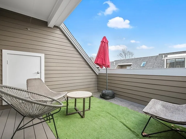 39 Elmwood St #3 — Photo 5