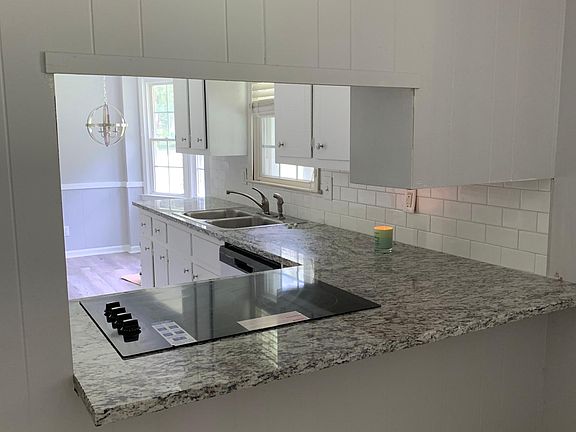 4th image of 2128 Myra Ln