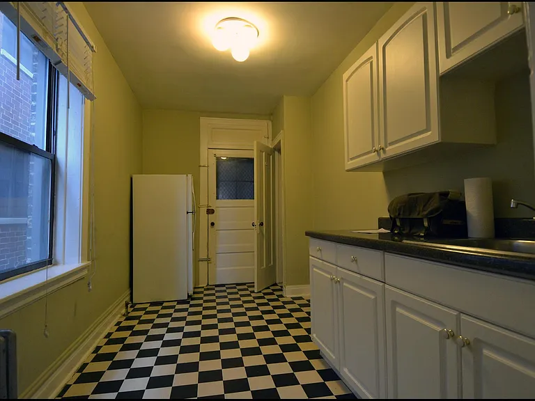 2439 W Logan Blvd #2I — Photo 3