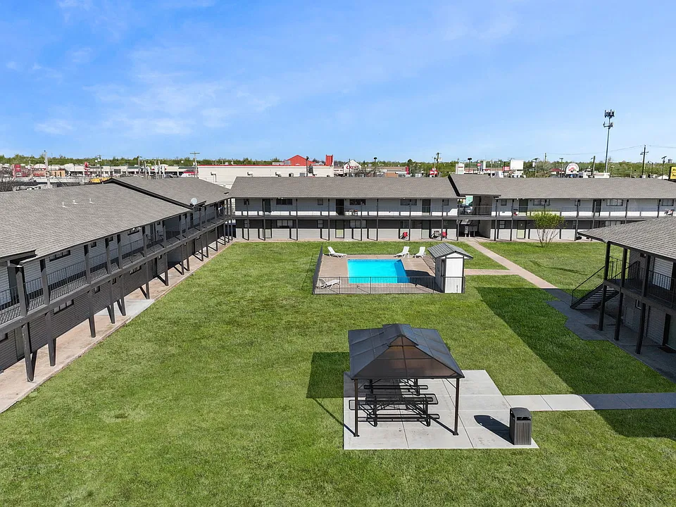 The Pointe at 23rd