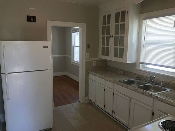 5th image of 407 E Gladstone Ave