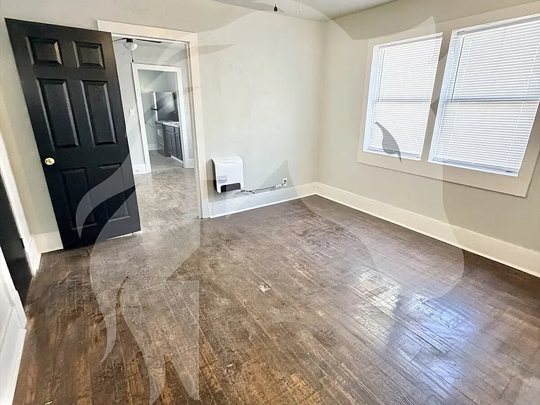 334 S Pine St — Photo 3