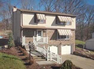 1620 Harvest Hill Dr, Pittsburgh, PA