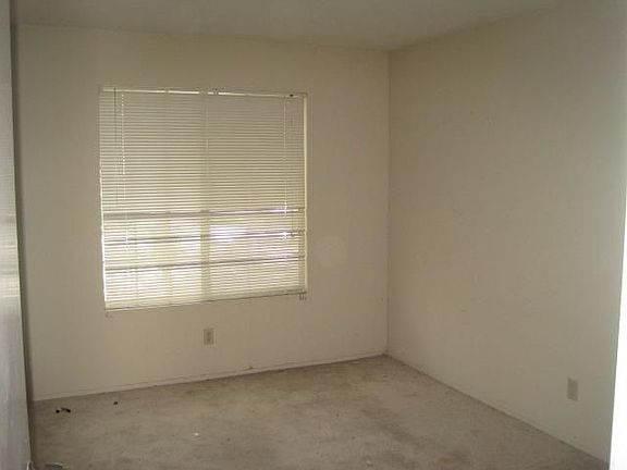 4th image of 715 Heath Ct APT 391