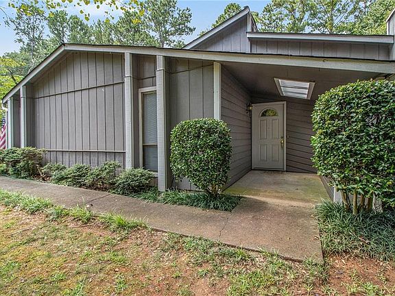2nd image of 562 Mayjo Ct SE