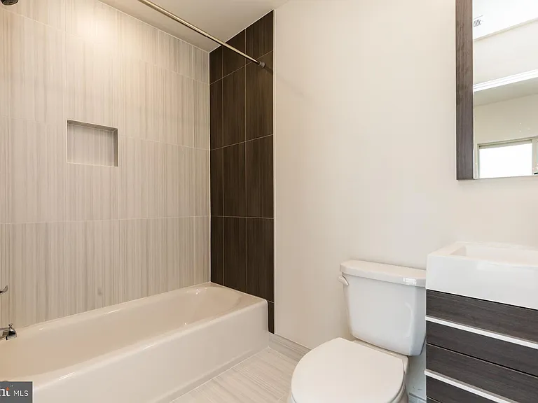 806 N Burns St #1 — Photo 9
