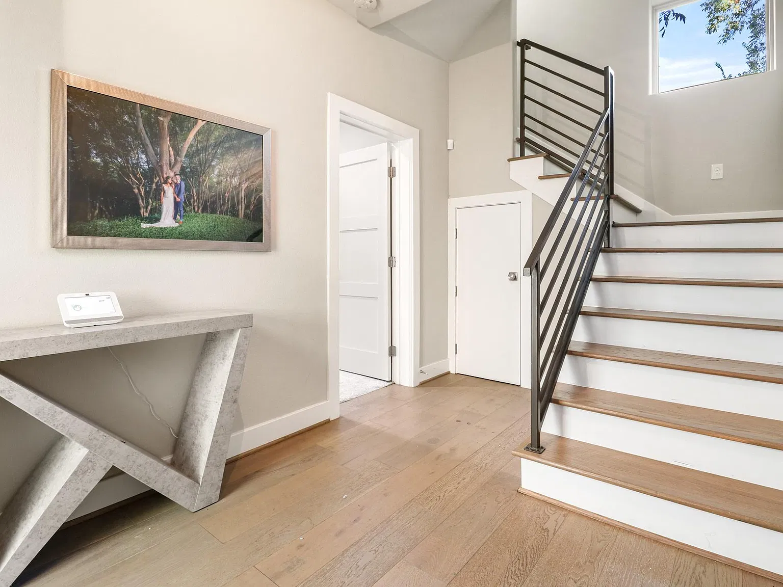 3 bed, 3.5 bath, 2477 sqft, $2,900 — Photo 2