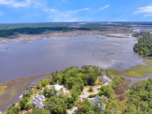 94 Lady Banks Ln, Ravenel, SC 29470