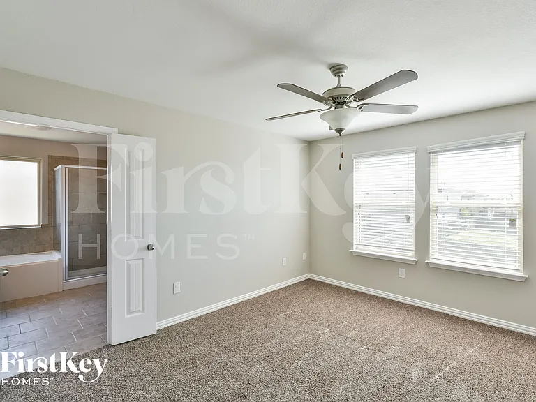 9006 Bowring Park — Photo 10
