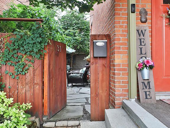 4th image of 31 E Blenkner St