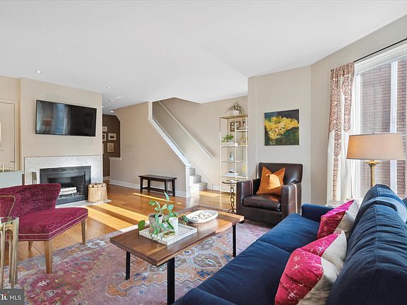 5th image of 1119 Pine St APT 208