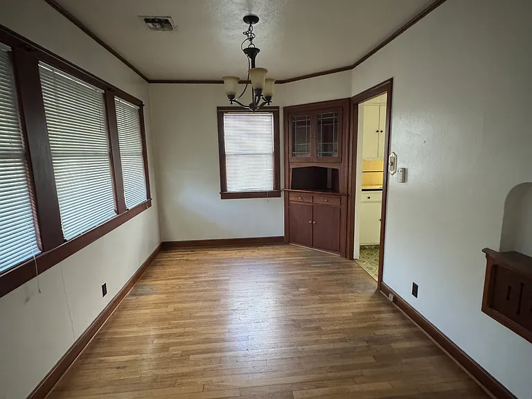 210 E Wyandotte St — Photo 8