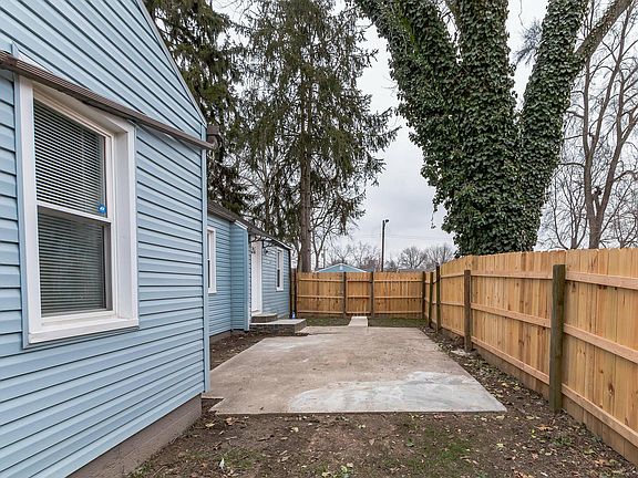 2nd image of 3043 Azelda St