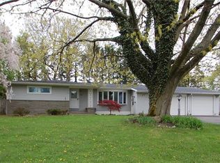 220 Willowcrest Dr, Rochester, NY 14618