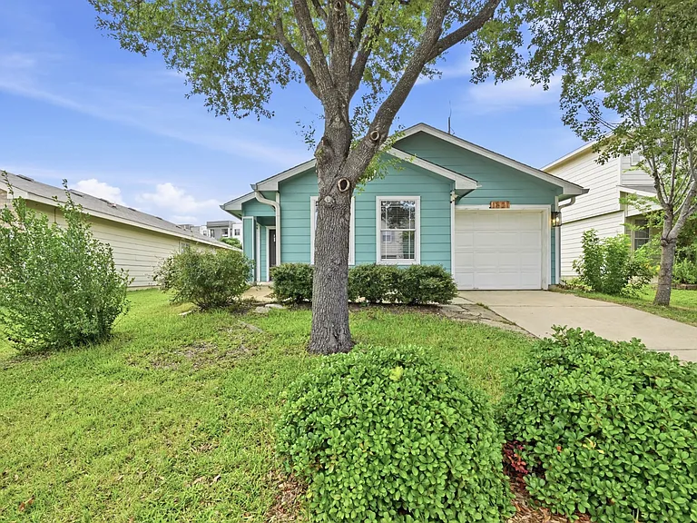 1621 Coriander Dr — Photo 3