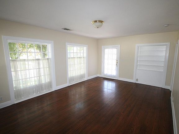 4th image of 1351 N El Molino Ave