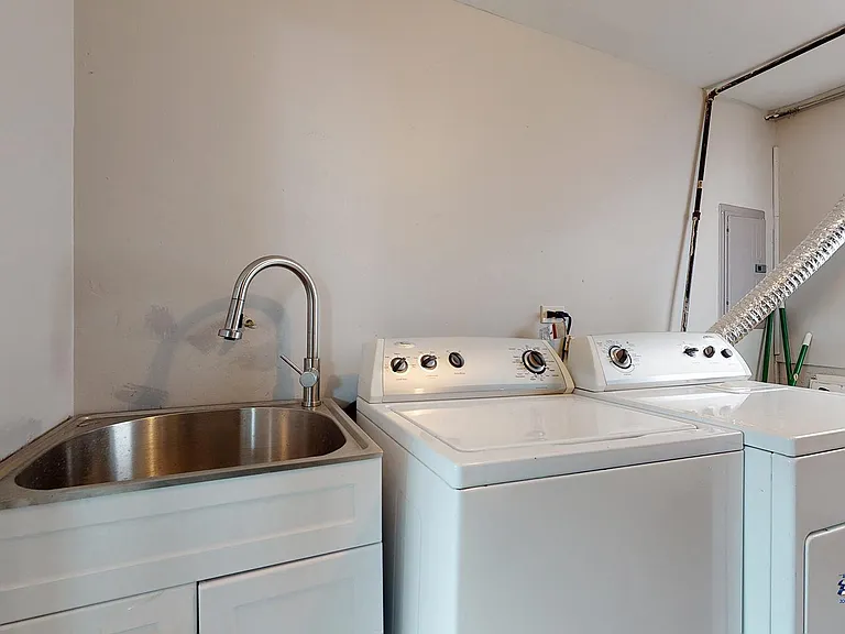 224 Berry St — Photo 18
