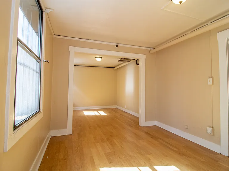 The Topanga Apartments — Photo 17
