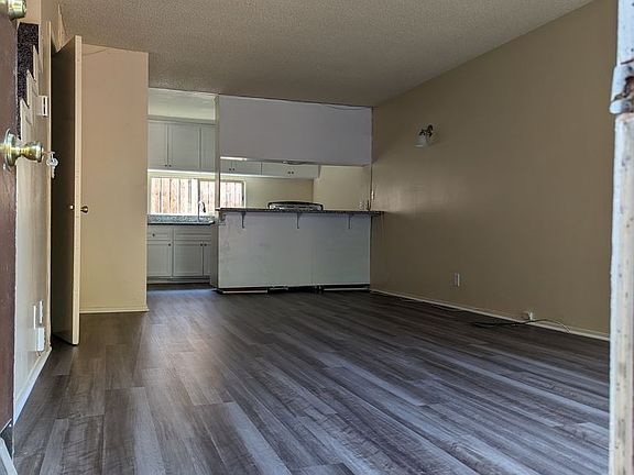 3rd image of 854 Glenway Dr #4