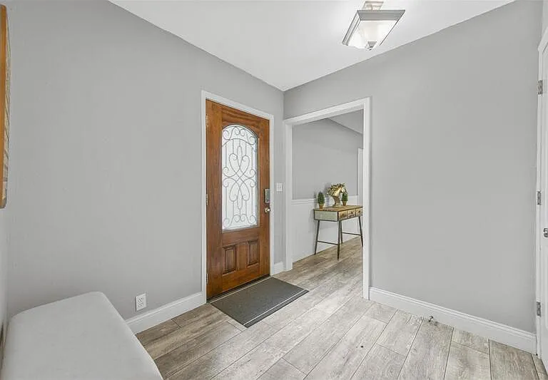 6209 Calmont Ave — Photo 3