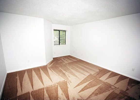 5th image of 502 Glenn Regis Way