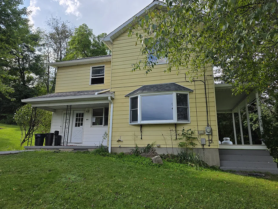 109 Saint Paul Ln