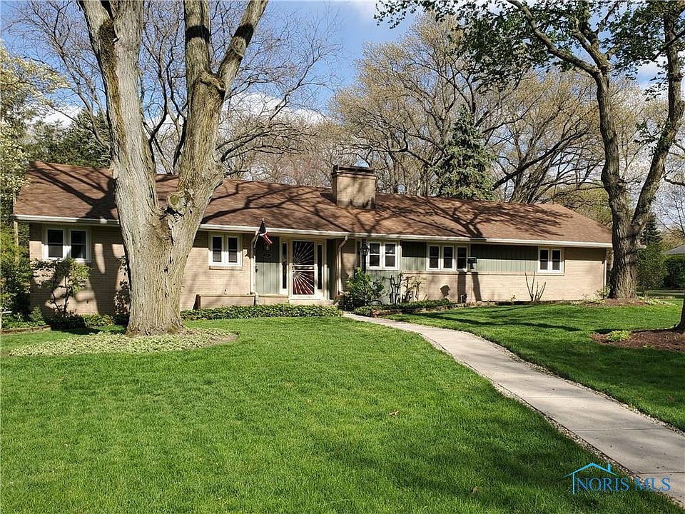 1st image of 25 Parkwood Dr