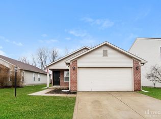 633 Locust Grove Ln, Greenwood, IN