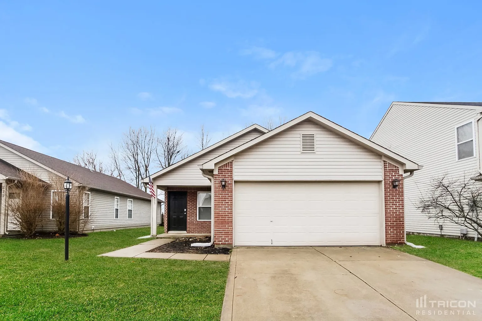 633 Locust Grove Ln photo 1