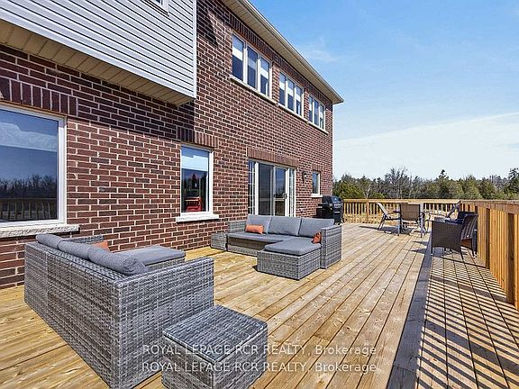 2nd image of 375 Russell St
