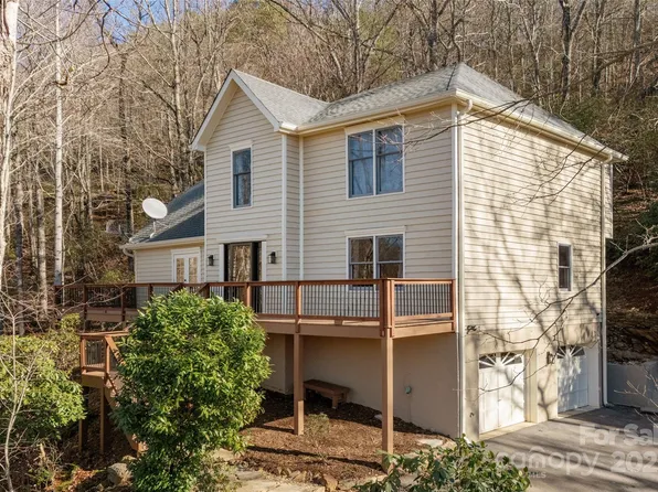 103 Honey Locust Dr, Mills River, NC 28759