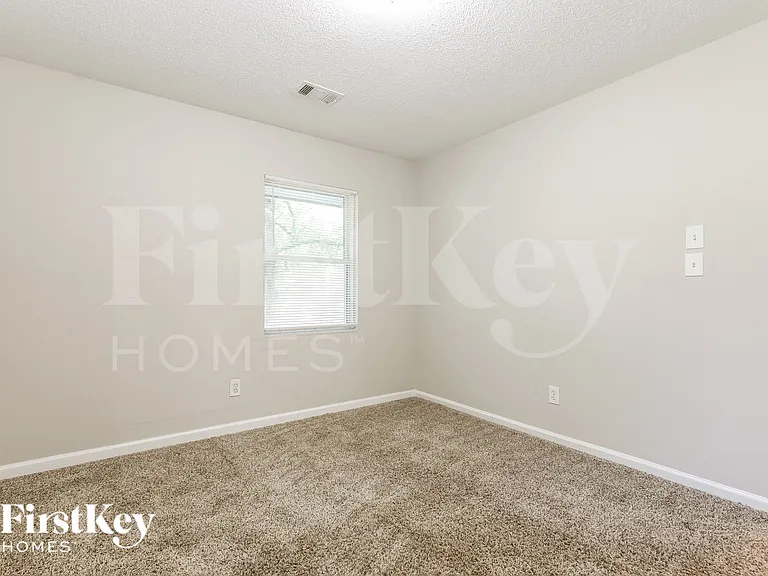 8280 Attleboro Dr — Photo 8